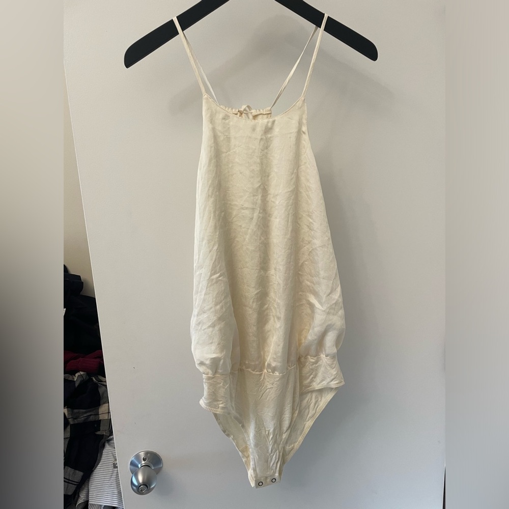Abercrombie & Fitch cream high neck bodysuit EUC size medium